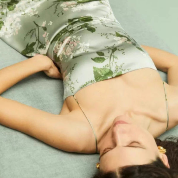 Vestido de Vacaciones en Satén Floral Lavado a la Seda