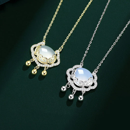 Collar de Plata S925 con Celadonia Blanca - Nubes Auspiciosas y Cierre de Paz