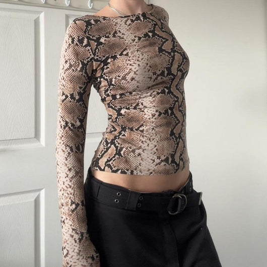 Playera Estampado Serpiente - Diseño Atrevido y Seductor - Image 2