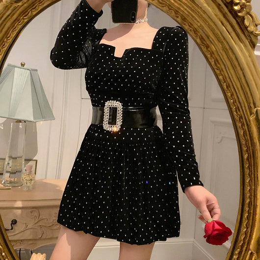 Vestido A-línea Retro Francés con Diamantes y Terciopelo Negro Dorado - Image 12