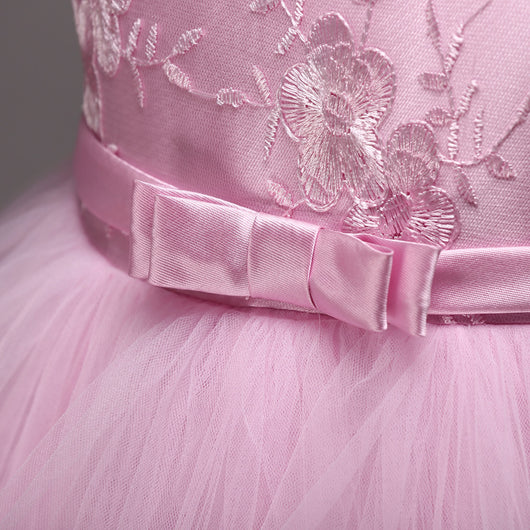 Vestido Infantil con Mangas Abullonadas y Bordados Delicados - Image 5