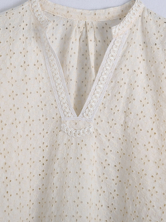 Conjunto Elegante de Blusa y Shorts con Bordado Calado - Image 6