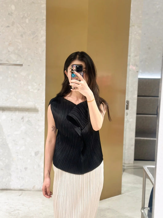Blusa Plisada sin Mangas Cuello V - Cómoda y Versátil - Image 17