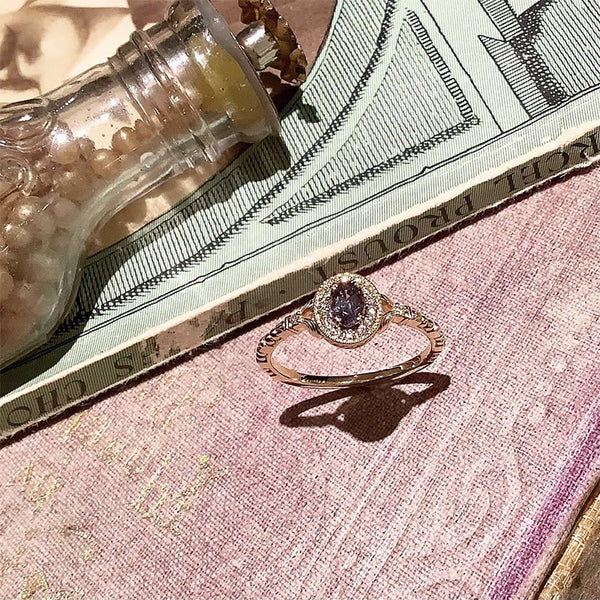 Anillo Vintage Alexander con Gema que Cambia de Color