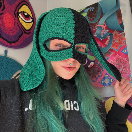Gorro de Punto Artesanal con Orejas de Conejo, Diseño Divertido con Máscara de Un Ojo y Cuernos - Image 17