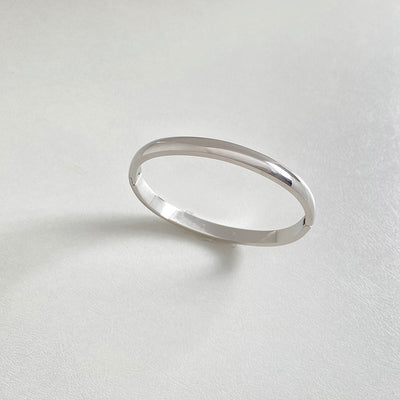 Pulsera Dorada Minimalista con Cierre de Hebilla Retro - Image 10