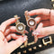 Reloj de Cuarzo Elegante con Esfera Pequeña y Corona Espiral