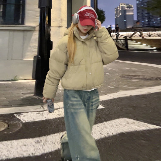 Chaqueta Corta Acolchada con Capucha para Mujer - Image 19
