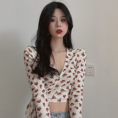 Blusa Floral Ajustada Escote en V con Manga Larga - Image 4