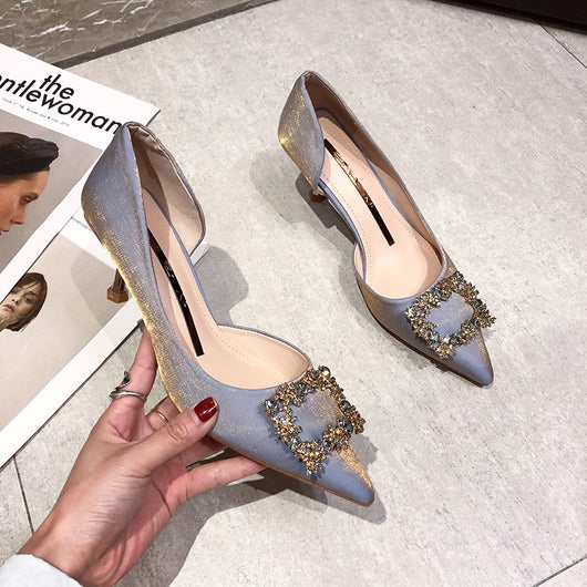 Zapatos de Punta Fina para Mujer con Detalles Brillantes y Laterales Calados - Image 3