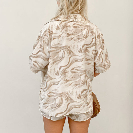 Conjunto Elegante de Blusa Estampada y Short para Mujer - Image 20