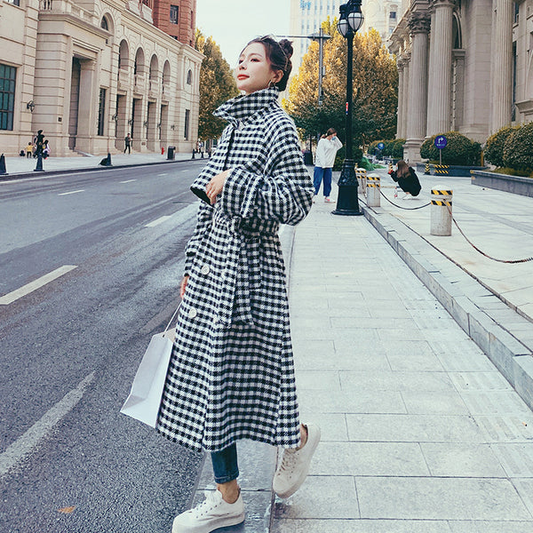 Abrigo Largo de Lana Gruesa para Mujer con Patrón Geométrico Blanco y Negro