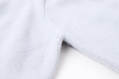 Cardigan Tejido Suave Azul Leche con Bordado - Abrigo Cálido para Mujer - Image 3