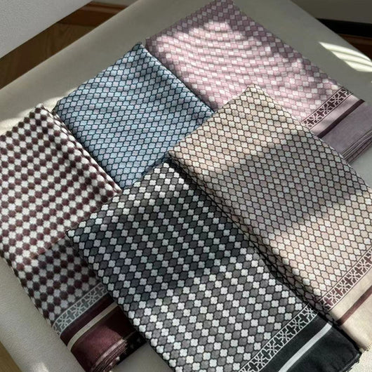 Pañuelo Estampado a Cuadros Clásico
