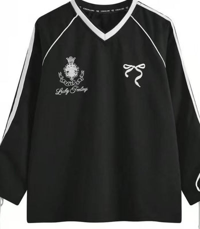 Playera Deportiva Suelta con Lazo Mariposa y Cuello V - Image 11