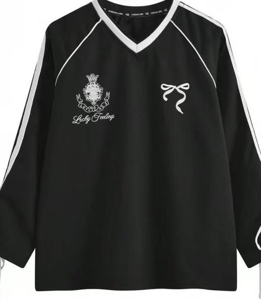 Playera Deportiva Suelta con Lazo Mariposa y Cuello V - Image 11