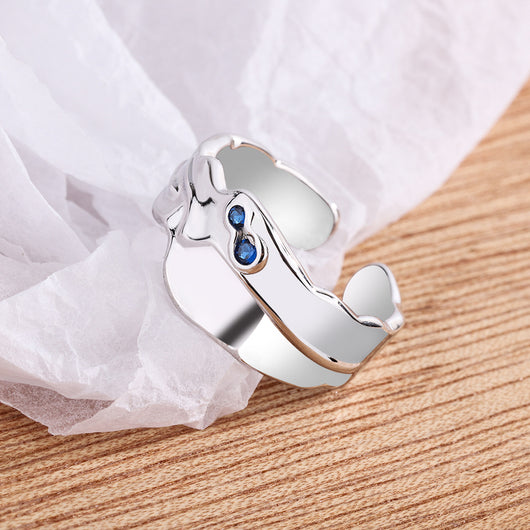 Anillo de Plata Esterlina con Circón y Textura Irregular Contemporánea