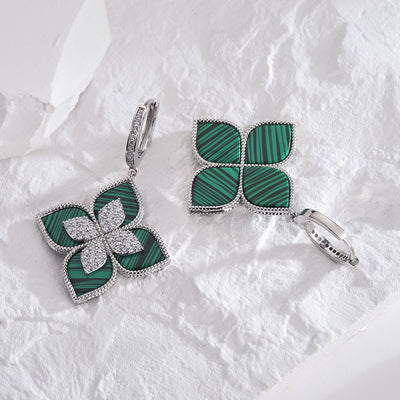 Aretes Trébol con Diamantes Completos y Efecto Hueco 3D - Image 4