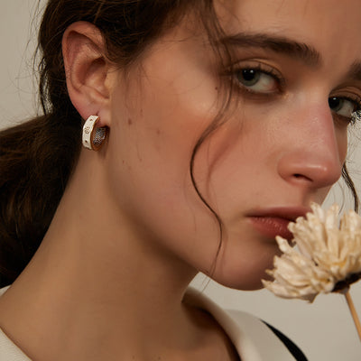 Aretes de Plata Esterlina Lujo Ligero - Aguja Clásica