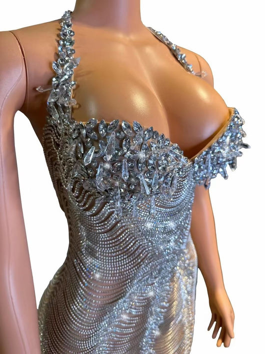 Vestido Ajustado sin Mangas con Tirantes Finos y Cadena Decorativa - Image 12