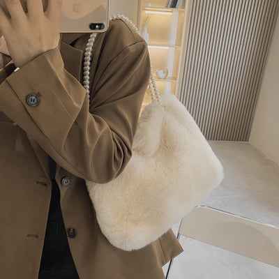 Bolso de Hombro Pearl Plush de Gran Capacidad con Detalles Perlados