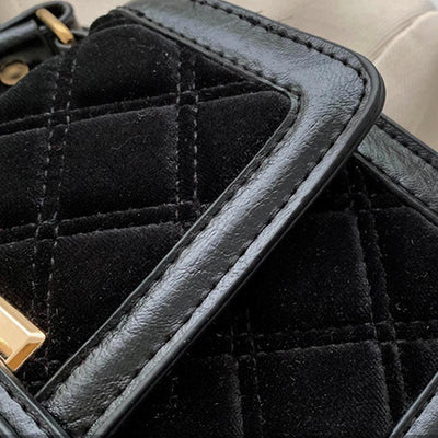 Bolso Bandolera Cuadrado Pequeño con Correa de Terciopelo Ancho - Image 15