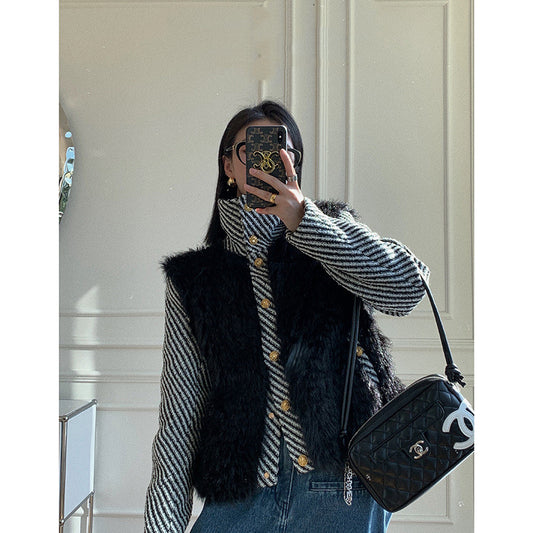Abrigo Tweed con Detalles de Piel Sintética y Hebilla Dorada