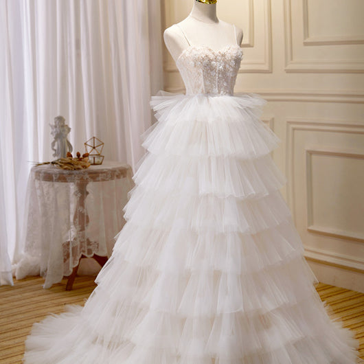 Vestido de Novia con Tirantes y Cola Elegante