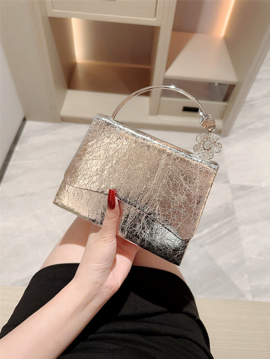 Bolso de Noche Elegante en Cuero Brillante con Solapa - Image 7