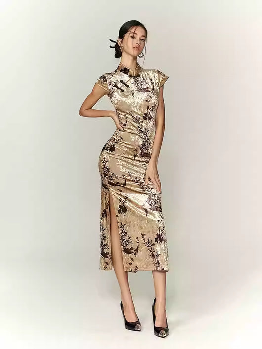 Vestido Cheongsam de Terciopelo Elegante con Movimiento Fluido - Image 3