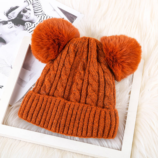 Gorro Cálido para Mujer con Doble Pelota de Piel y Personalización - Image 12