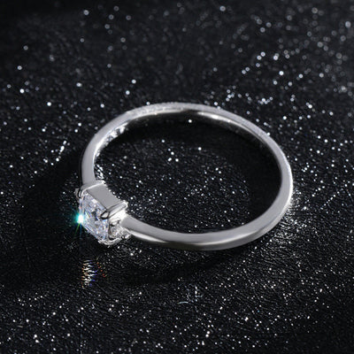 Anillo de Plata Esterlina con Circonita Cuadrada y Detalles Dulces - Image 7