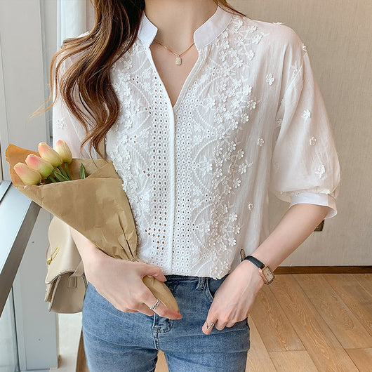 Blusa Blanca Elegante con Cuello V, Encaje Jacquard y Mangas Abullonadas - Image 9