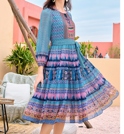 Vestido de Fiesta con Cintura Marcada y Estampado Navideño - Image 19