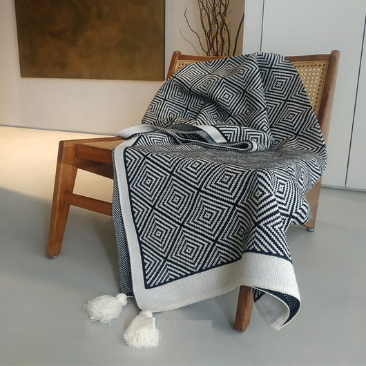 Manta de Descanso Geométrica Blanco y Negro - Diseño Retro Minimalista
