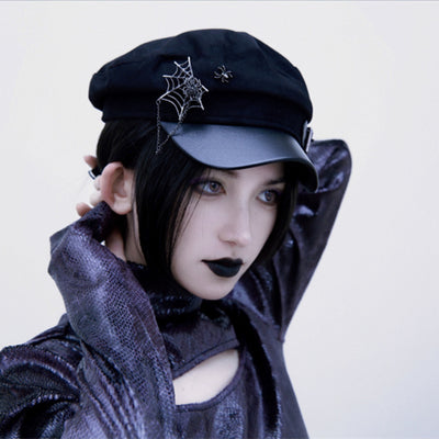 Gorro de Lana Tejido a Mano con Cadena Araña y Estampado Periódico