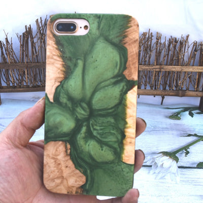 Funda de Teléfono en Madera y Resina Epoxi con Diseño de Moda - Image 12