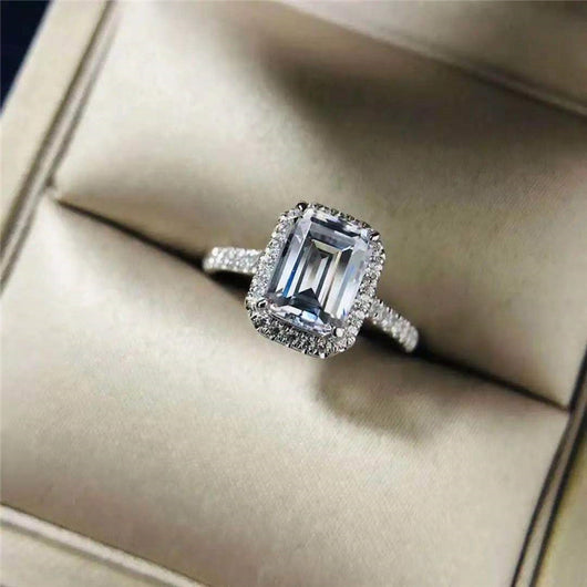 Anillo de Diamante Moissanita con Propuesta de Corte Esmeralda - Image 5