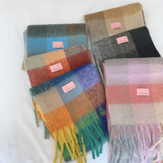 Bufanda Grande Reversible de Cuadros Arcoíris en Mohair - Image 13