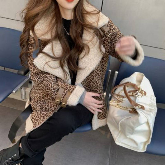 Abrigo Estampado Leopardo con Solapa de Lana de Cordero y Mangas Largas Acolchado - Image 6