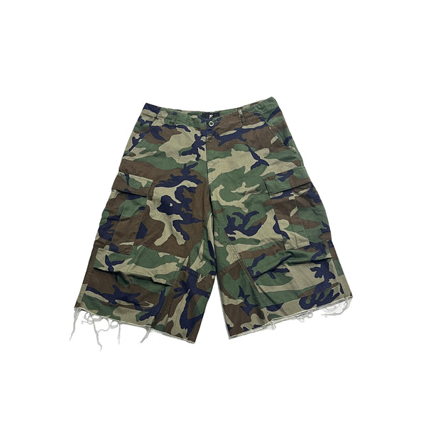 Pantalones Cortos Camuflaje Multipieza con Costuras Perfiladas - Image 2