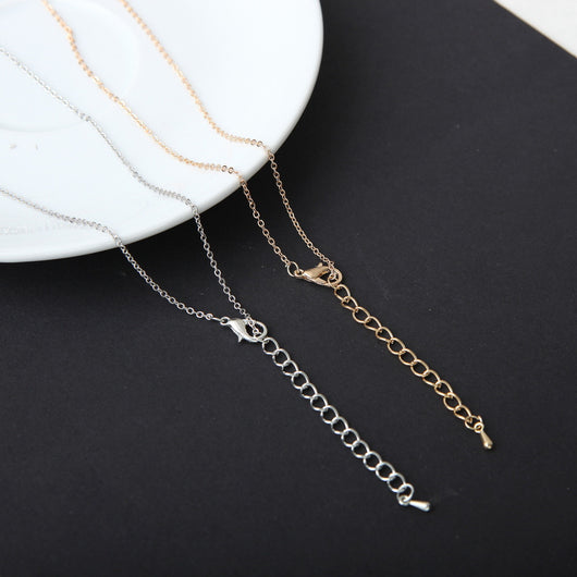 Collar Corto Cadena Clavícula Luna y Estrella - Image 3