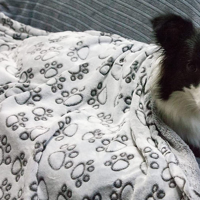 Manta Franela para Mascotas con Diseño de Flores y Patitas
