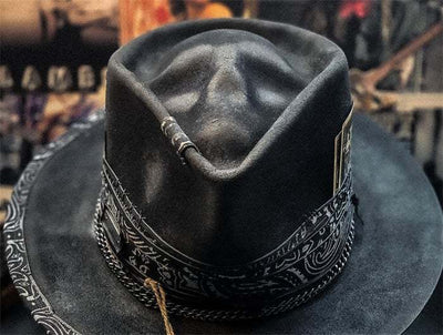Gorro Vaquero Calavera de Peluche Artesanal - Image 2