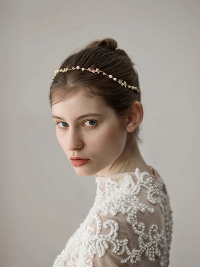 Adorno para el Cabello de Novia Hecho a Mano con Hojas Perladas - Image 10