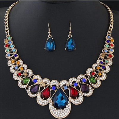 Conjunto de Collar y Aretes Elegantes