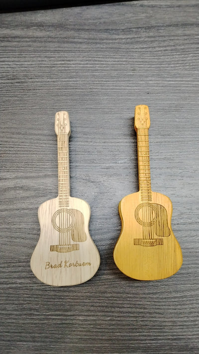 Adorno de Guitarra Personalizado en Madera con Soporte y Caja Portapúas - Image 10