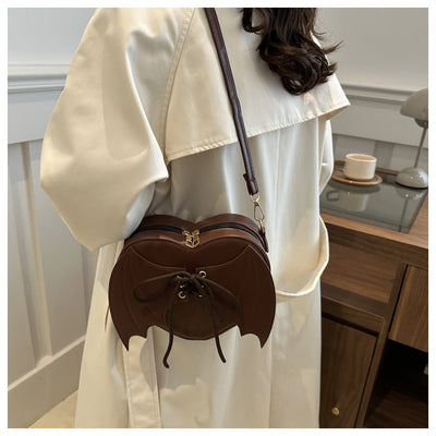 Bolso Bandolera con Diseño de Alas de Murciélago y Corazón - Image 27