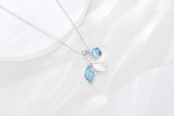Collar de Plata Esterlina con Hoja Esmaltada Cielo Estrellado Azul Bruma - Image 5