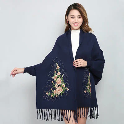 Chal de Invierno para Mujer con Mangas y Bordados Versátil - Image 10